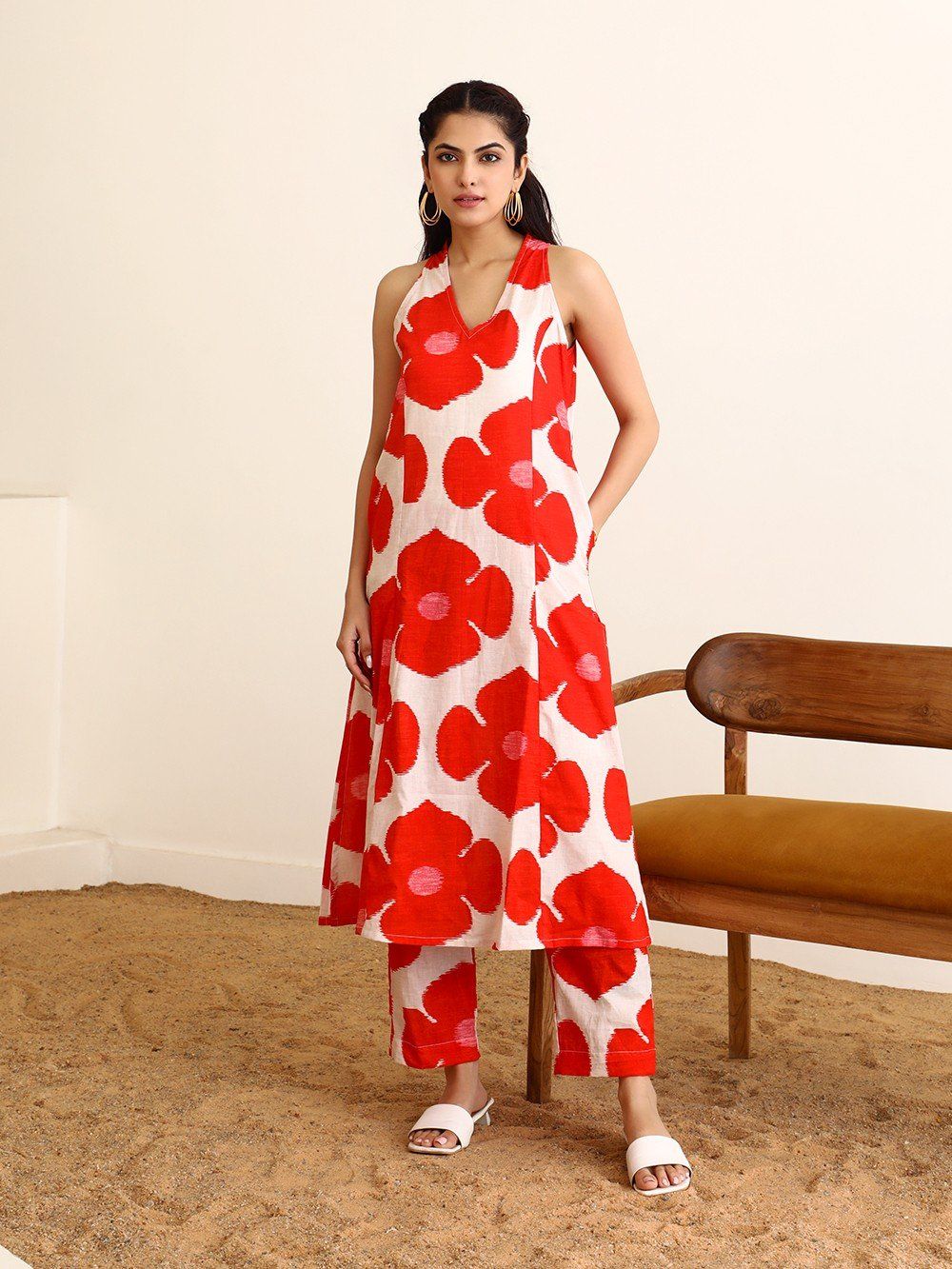 Women's Floral Print Co-ord Set, V-Neck Sleeveless Kurta with Pants, Red and White
