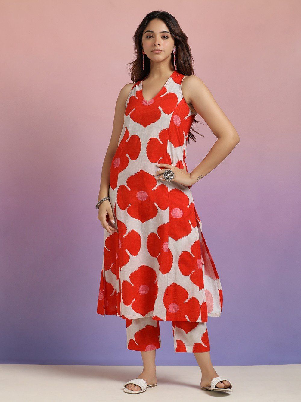 Women's Floral Print Co-ord Set, V-Neck Sleeveless Kurta with Pants, Red and White