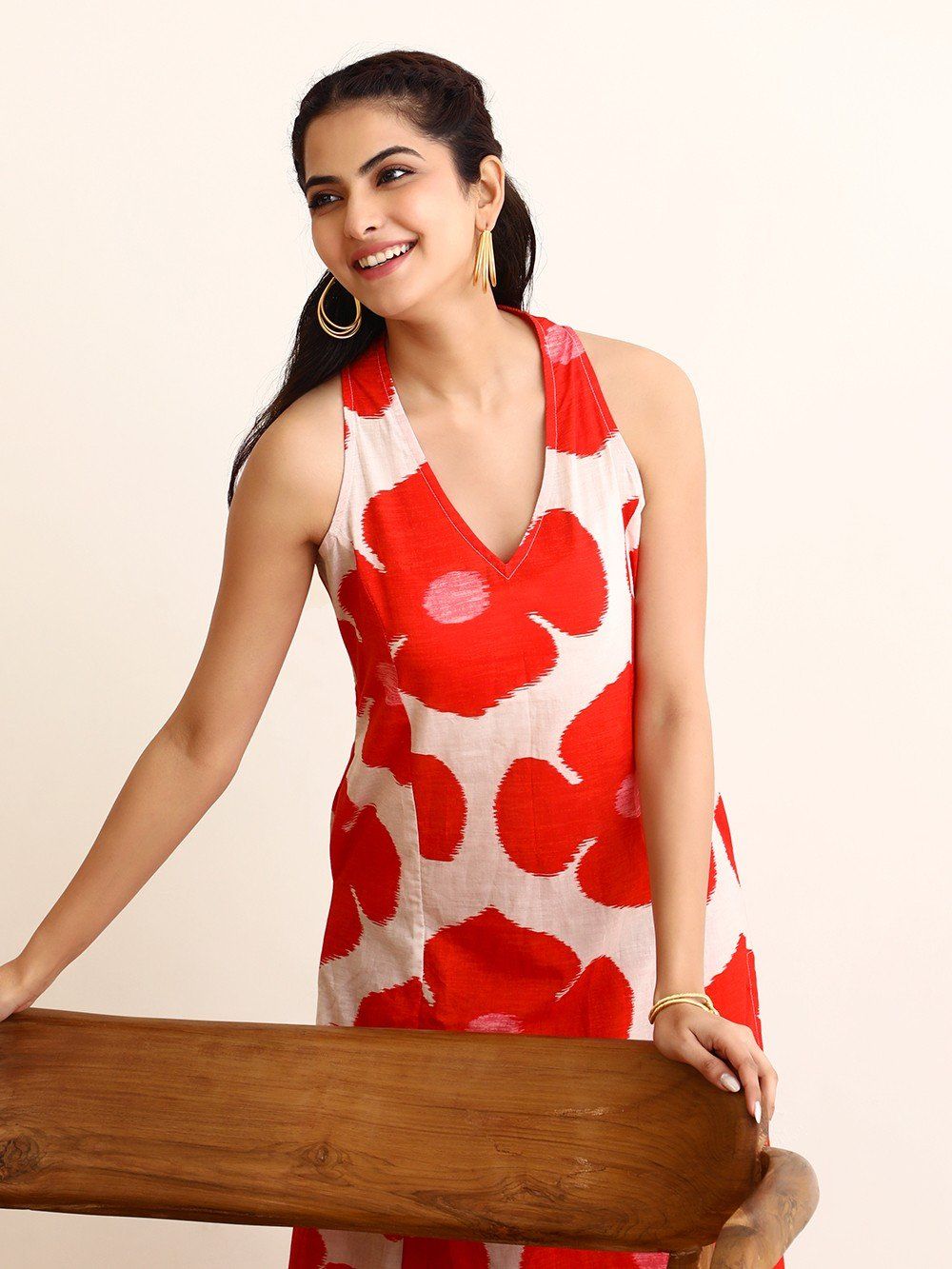 Women's Floral Print Co-ord Set, V-Neck Sleeveless Kurta with Pants, Red and White
